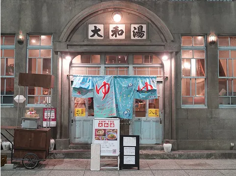 温泉のような入り口のカフェ